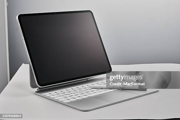 Detail of an Apple M4 iPad Pro 2024 tablet with a Magic Keyboard and Apple Pencil Pro.