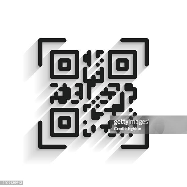ilustraciones, imágenes clip art, dibujos animados e iconos de stock de escaneo de código qr. icono de línea con sombra larga sobre fondo blanco - qr-code-scan-icon