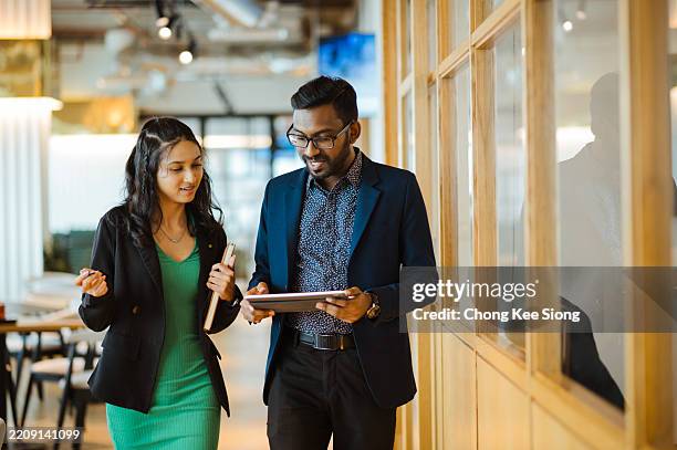 office coworkers discussing strategy during a walk - povo indiano imagens e fotografias de stock