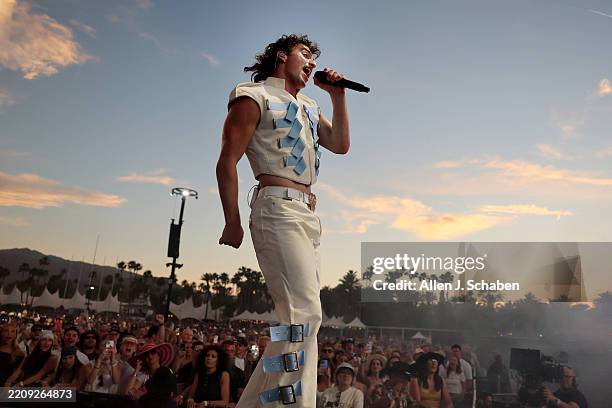 Indio, CA. April 11, 2025 Benson Boone on the Coachella Stage at the 2025 Coachella in Indio, CA on Friday, April 11, 2025.