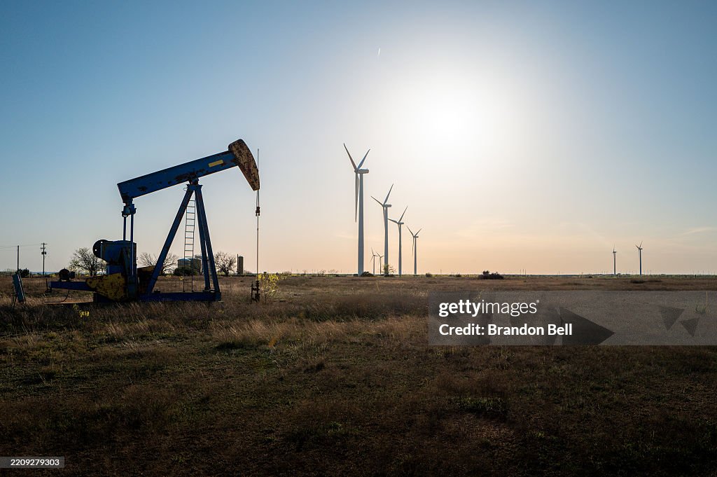 Crude Oil Prices Drop As Fears Of Trade War, Recession Loom