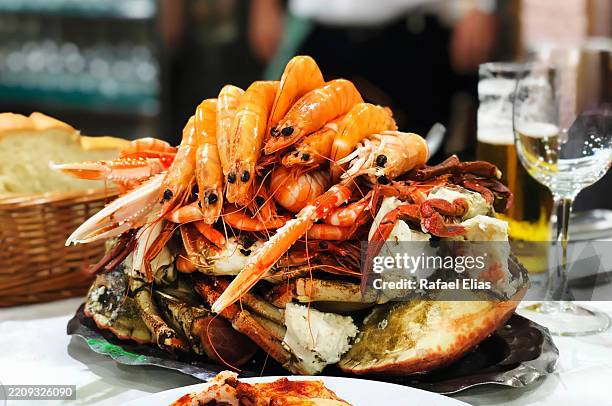 seafood platter - lobster platter stock pictures, royalty-free photos & images