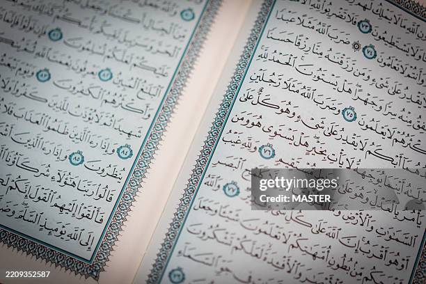 close-up of an open quran showing arabic text with elegant design - coran photos et images de collection