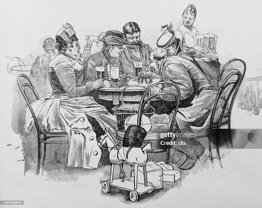 Munich at christmas time, people resting at the beer table during presents shopping in the ±á´Ç´Ú²ú°ùä³Ü³ó²¹³Ü²õf