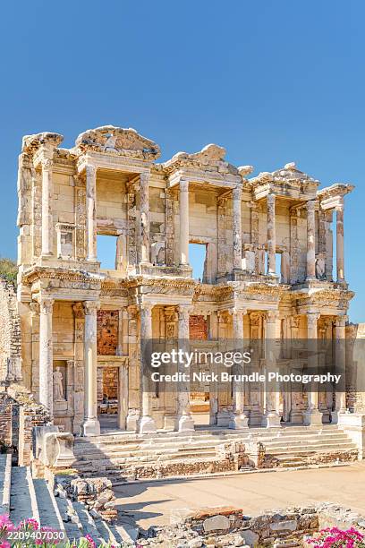 library of celsus, ephesus, turkey - architrave cornice stock pictures, royalty-free photos & images