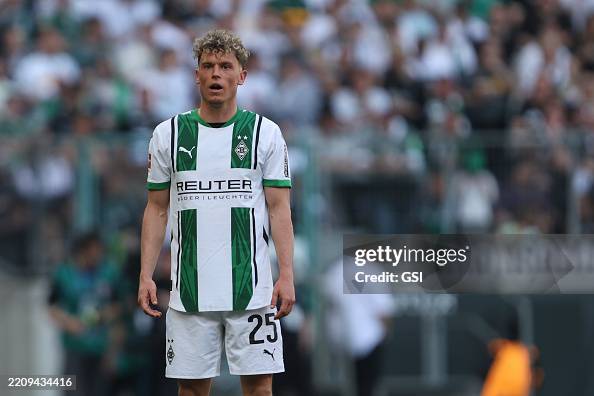 Robin Hack Robin Hack of Borussia Moenchengladbach looks on during the... News ...