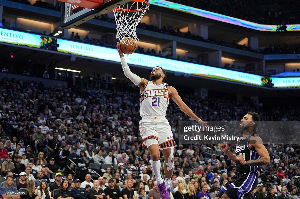 Phoenix Suns v Sacramento Kings