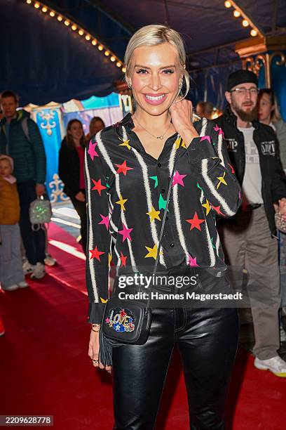Verena Kerth attends the Circus Krone "Farbenspiel - Gold Edition" premiere at Theresienwiese on April 10, 2025 in Munich, Germany.