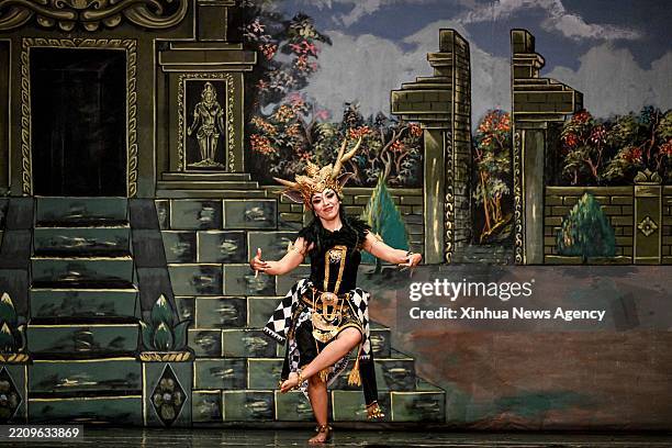 Central Java Wayang 136 Wayang Orang Stock Photos, High-Res Pictures, and Images - Getty Images