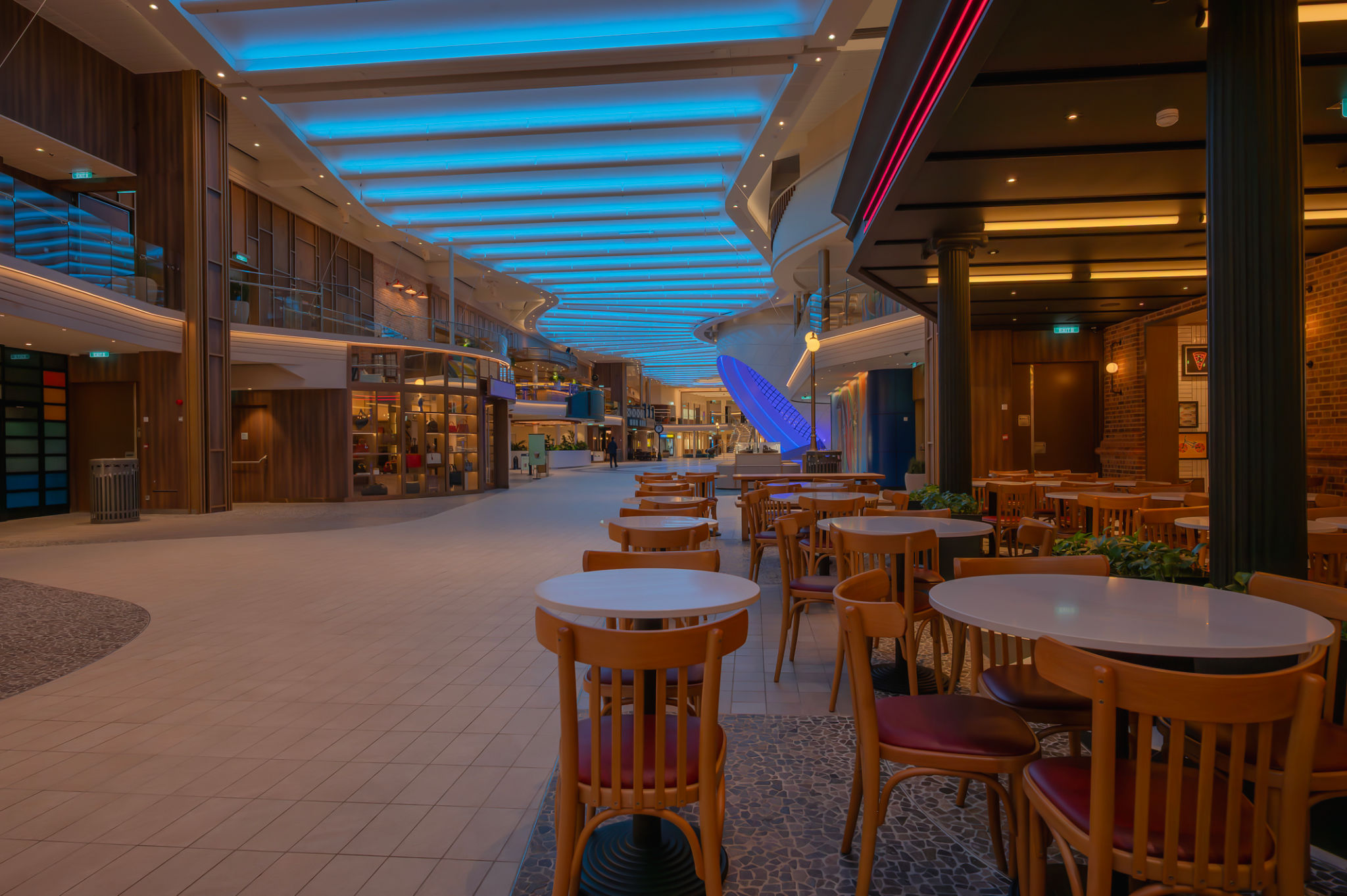cruise dining