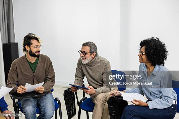 students interacting during adult learning class - new skill stock pictures, royalty-free photos & images