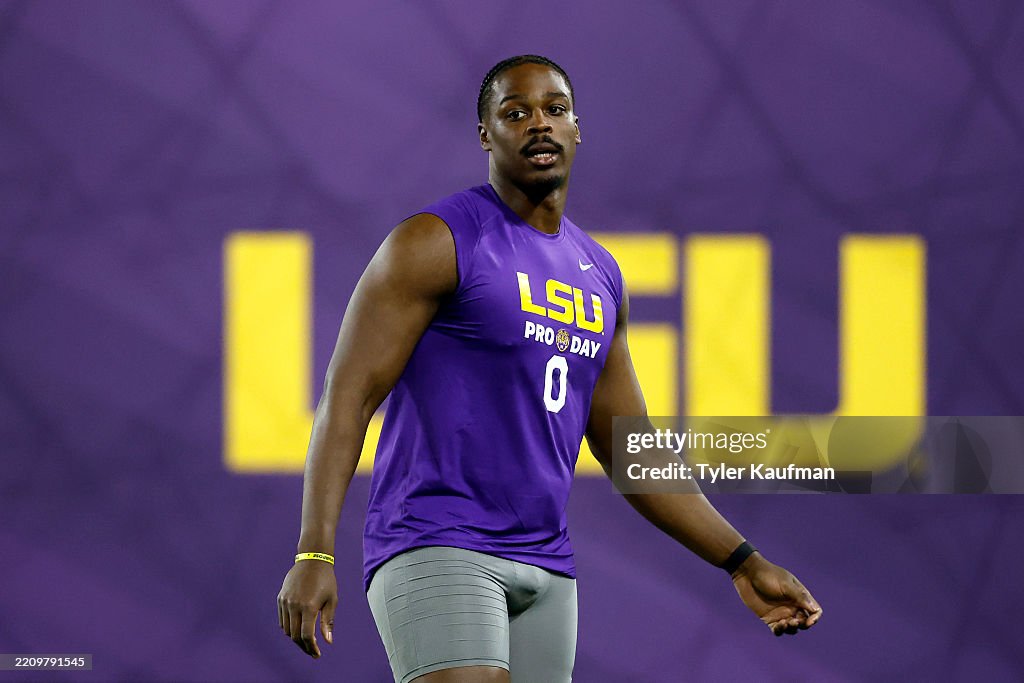 Perrin Rittner Lsu Paris Shand of the LSU Tigers participates in drills during LSU Pro ...