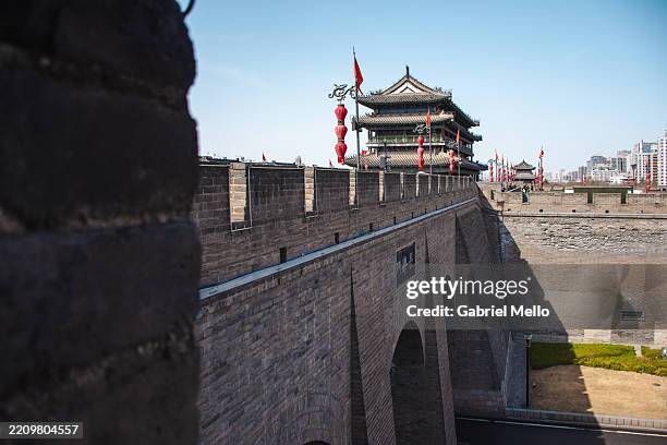 fortifications of xi'an - fortified wall stock pictures, royalty-free photos & images