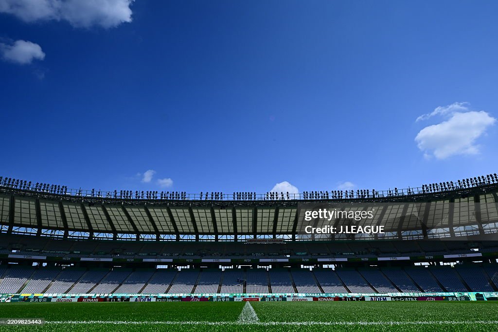 Tokyo Verdy v Vissel Kobe - J.LEAGUE MEIJI YASUDA J1
