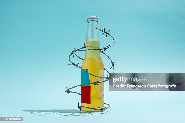 alcohol abuse concept - exclusión fotografías e imágenes de stock