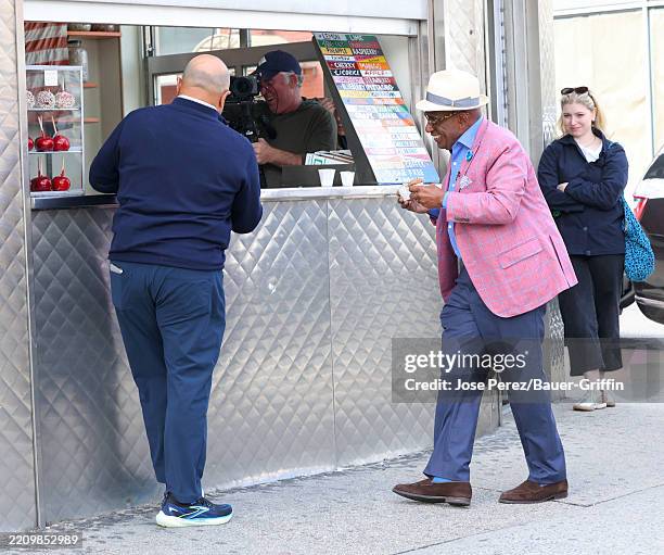 Al Roker Outside 9,497 Al Roker Photos Stock Photos, High-Res Pictures, and Images ...