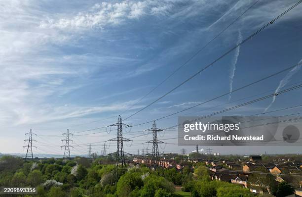 electricity supply - hoogspanningsmast stockfoto's en -beelden