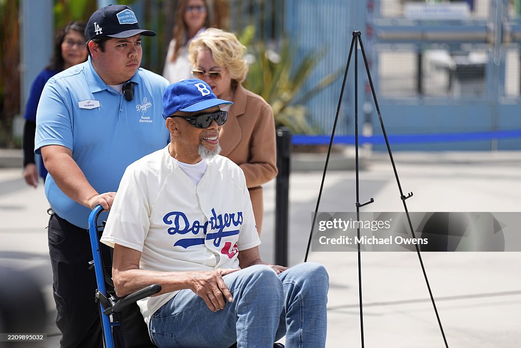 Abdul R Doger Former Los Angeles Laker Kareem Abdul-Jabbar arrives to Dodger... News ...