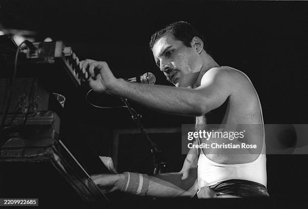 Freddie Mercury , British singer-songwriter and member of the band Queen, during a concert at Bercy. Paris , September 18, 1984.