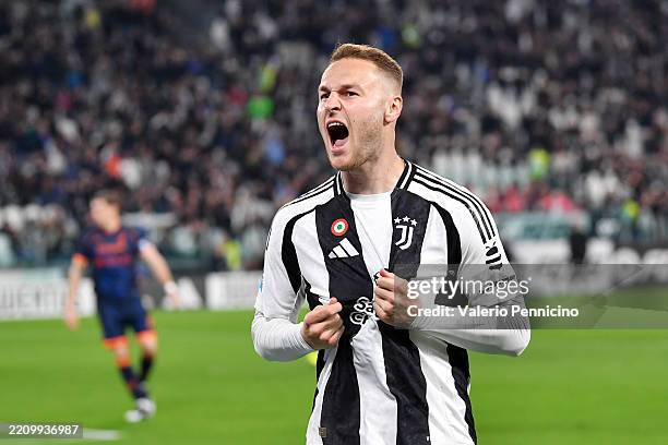 Teun Koopmeiners of Juventus celebrates scoring his team's first goal during the Serie A match between Juventus and Lecce at Allianz Stadium on April...
