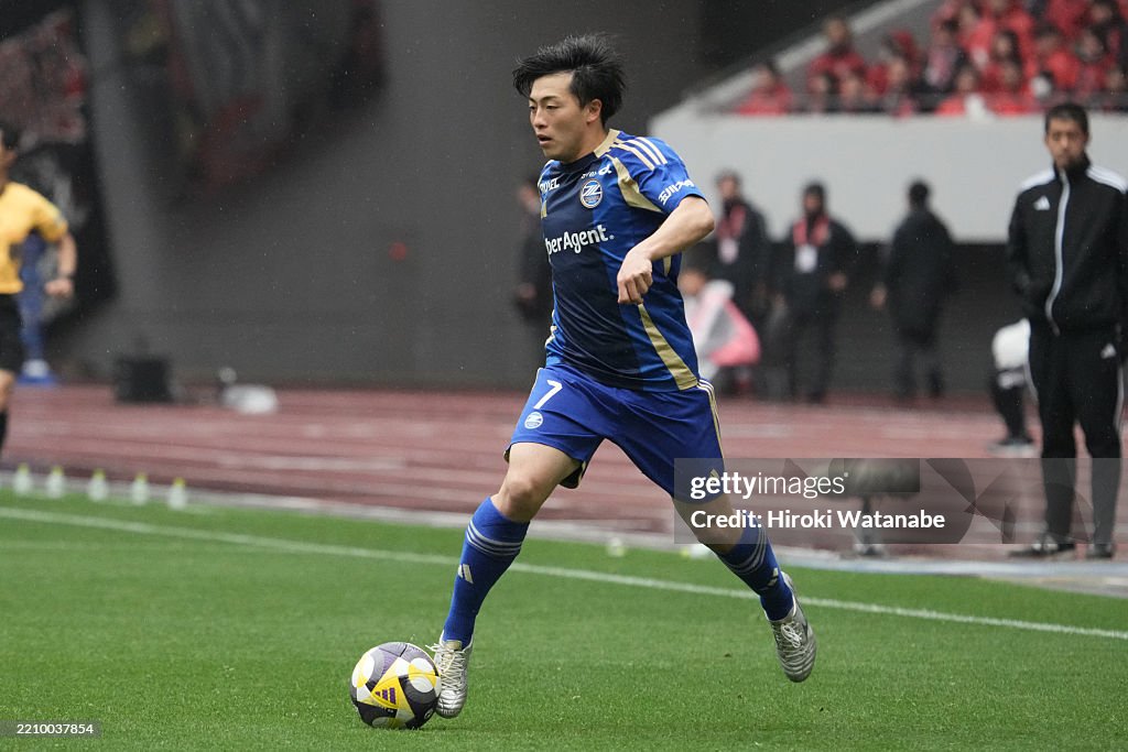 FC Machida Zelvia v Urawa Red Diamonds - J.LEAGUE MEIJI YASUDA J1
