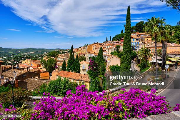 france, var, bormes-les-mimosas, the old medieval village - costa azul fotografías e imágenes de stock