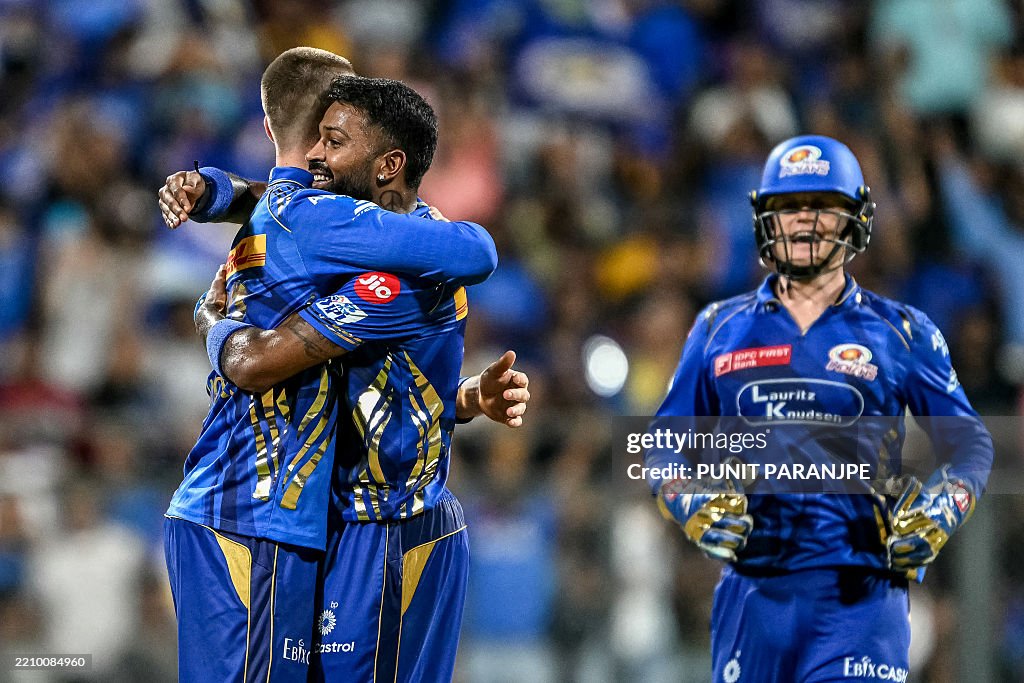 CRICKET-IND-IPL-T20-MUMBAI-HYDERABAD