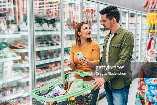 couple shopping in supermarket - buy online pick up in store stock pictures, royalty-free photos & images