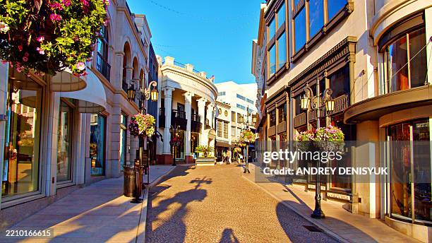 rodeo drive. shopping. fashion. entertainment - rodeo drive stock pictures, royalty-free photos & images