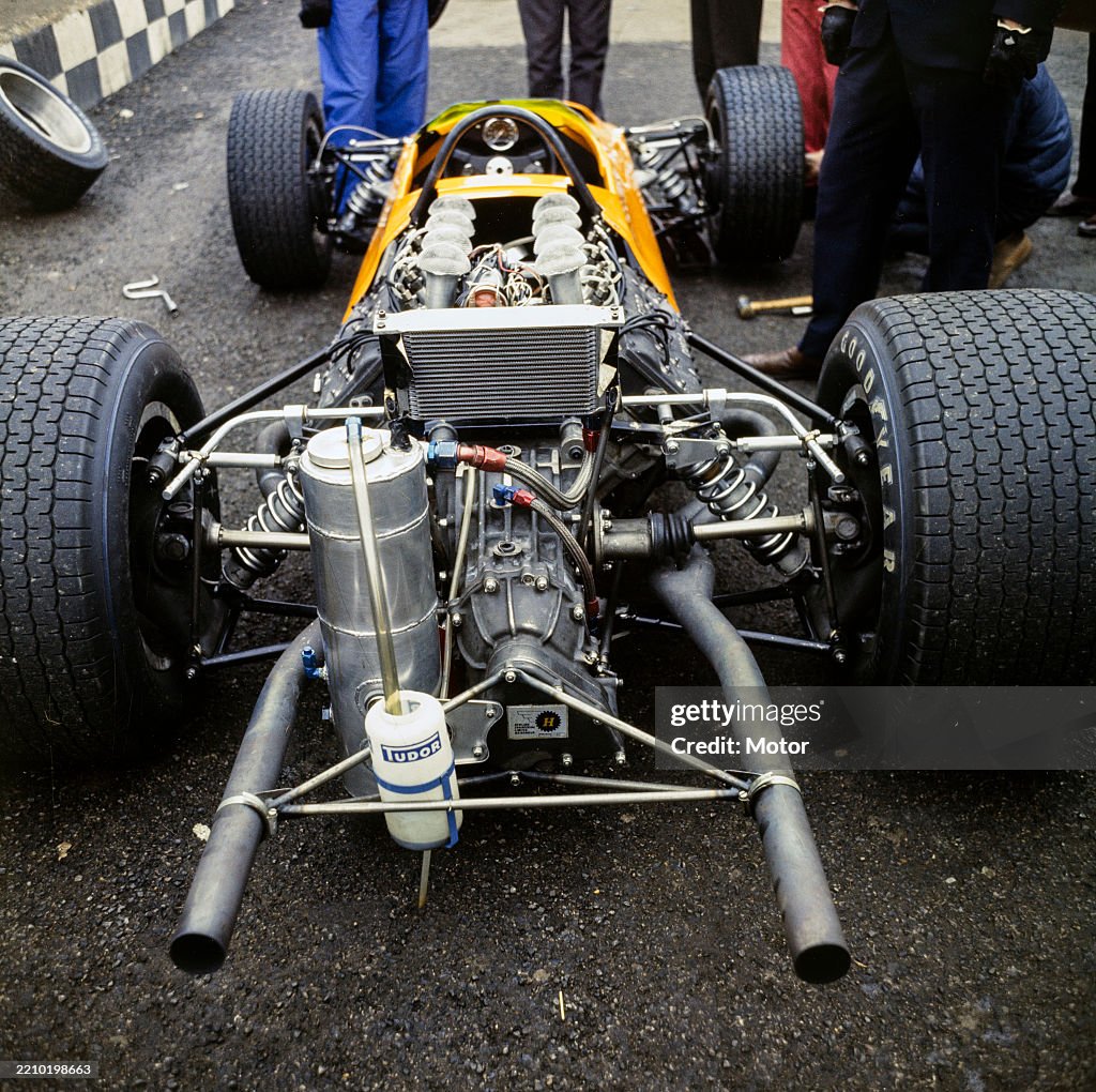 McLaren M7A