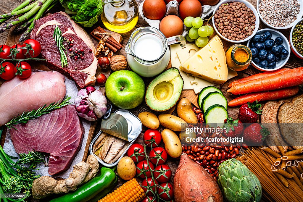 Hintergrund gesunder Rohstoffe für eine ausgewogene Ernährung, die alle Arten von Lebensmitteln umfasst