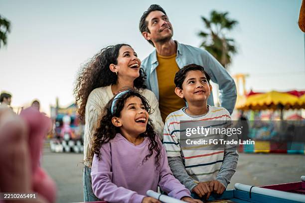 family playing game on carnival booth - joy ride stock pictures, royalty-free photos & images