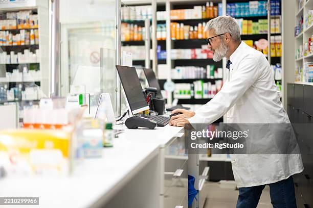 Pharmacist Computer 3,563 Male Pharmacist Computer Stock Photos, High-Res Pictures, and ...