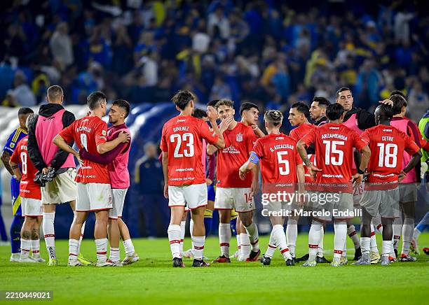 Players of Estudiantes reacts after lose the Torneo Apertura Betano 2025 Group A match between Boca Juniors and Estudiantes at Estadio Alberto J....