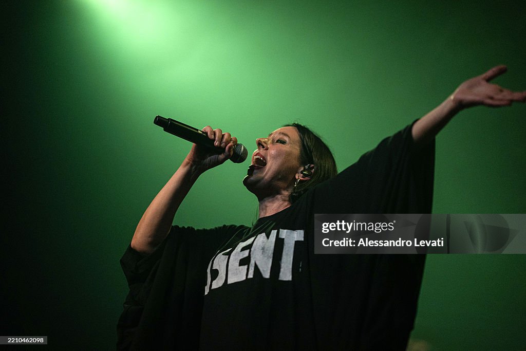 Meg Performs In Milan