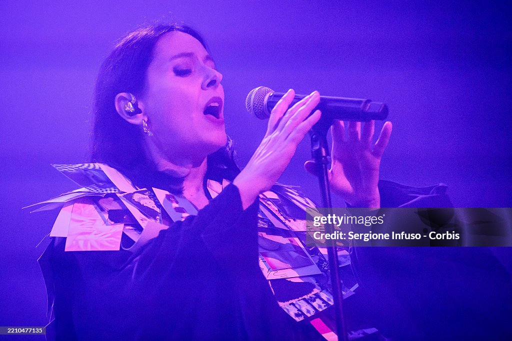 Meg Performs In Milan