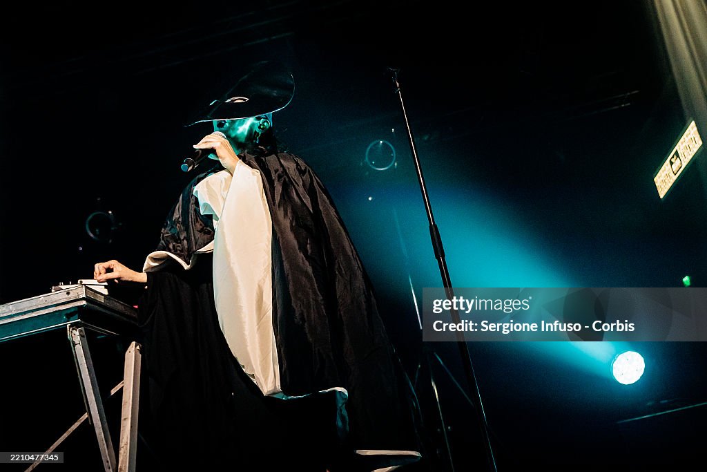 Meg Performs In Milan