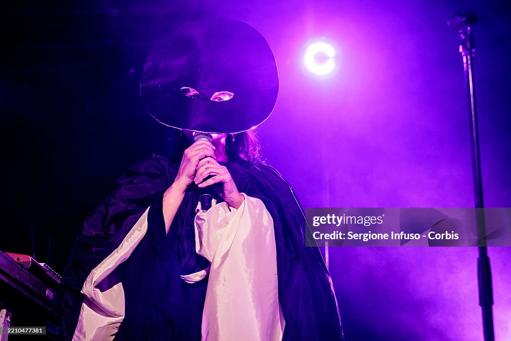 Meg Performs In Milan