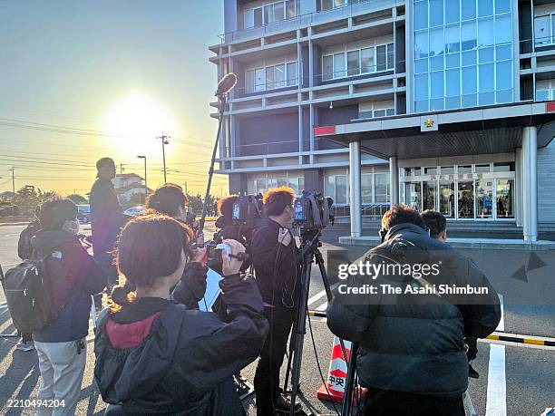 Members of the press gathered at the Hamamatsu Nishi Police Station of the Shizuoka Prefectural Police prior to the release of actor Ryoko Hirosue on...