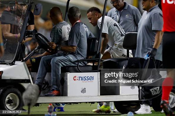 Santos v Atletico Mineiro - Brasileirao 2025 Santos v Atletico Mineiro - Brasileirao 2025