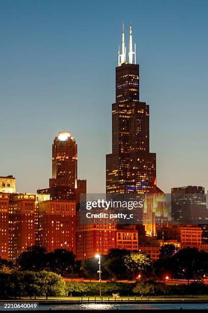 willis tower - willis tower stock pictures, royalty-free photos & images
