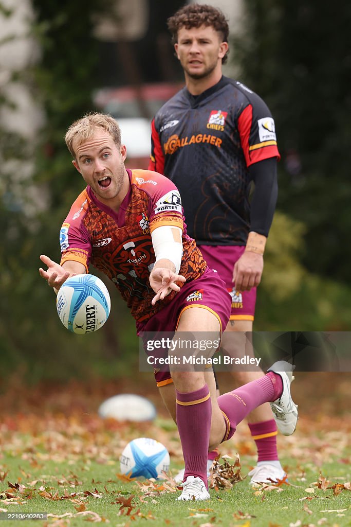 Xavier Roe Chiefs Xavier Roe passes the ball during a Chiefs Super Rugby... News ...