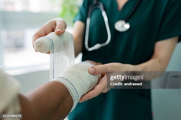 medical assistance - wound care stock pictures, royalty-free photos & images
