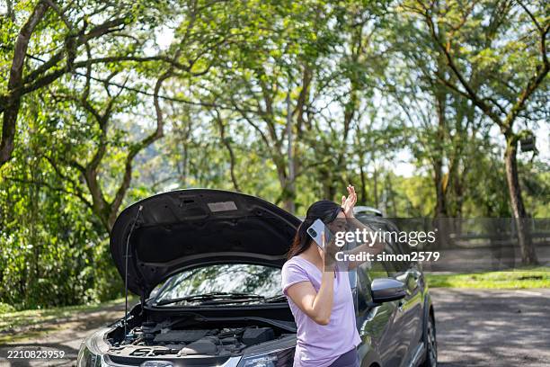 puzzled by the problem: a woman’s plea for help on a quiet roadside - broke down car stock pictures, royalty-free photos & images