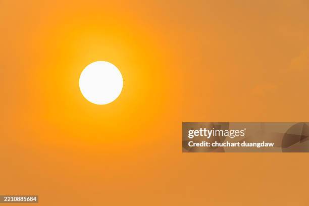 climate change, global warming, solar storms, global boiling from the climate crisis and the catastrophic heatwave, the sun, and the burning heatwave hot sun - hittegolf stockfoto's en -beelden