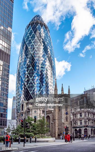 st andrew undershaft and 30 st mary axe (the gherkin) in the city of london - swiss building stock pictures, royalty-free photos & images