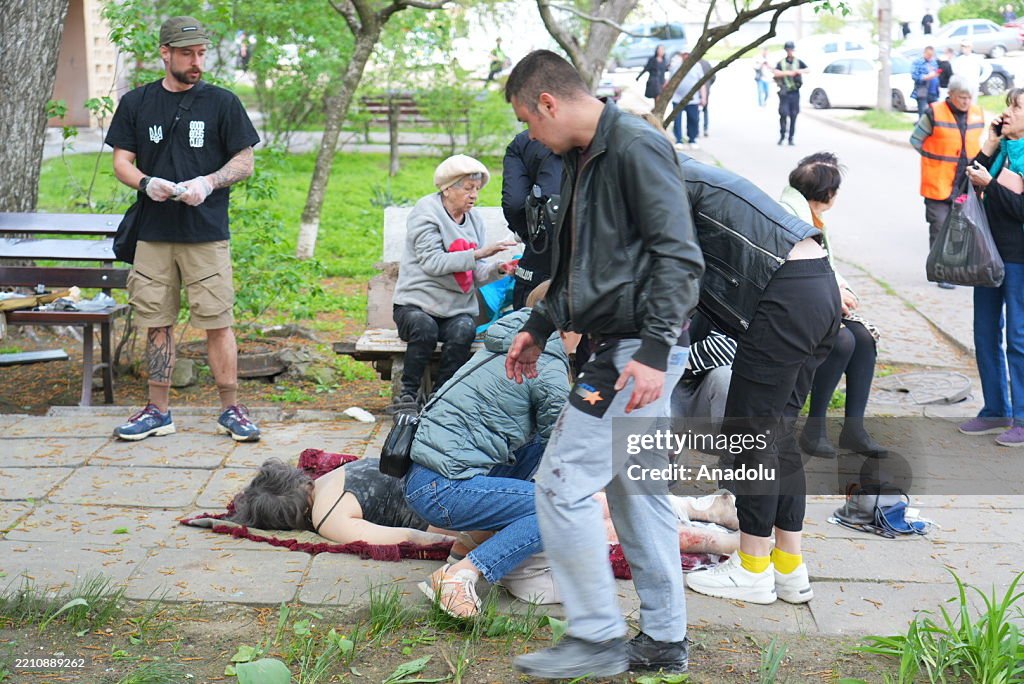 Casualties and destruction in aftermath of Russian airstrike on Zaporizhzhia
