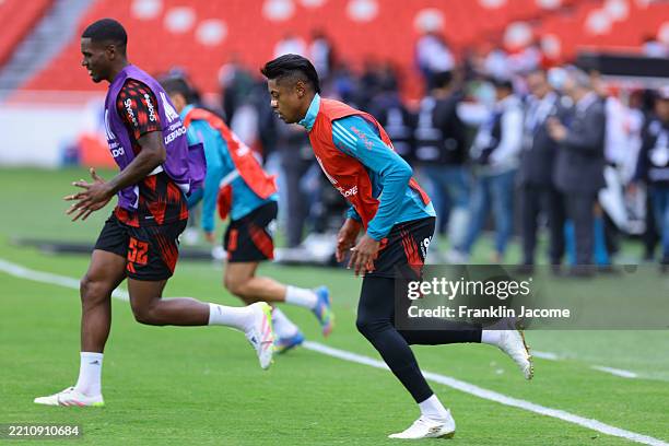Bruno Fernandes de Souza of Flamengo warms up prior to the match between LDU Quito and Flamengo as part of Copa CONMEBOL Libertadores 2025 at Rodrigo...