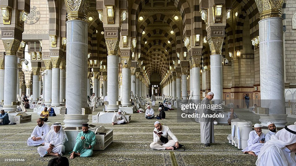 Masjid al-Nabawi draws worshippers from around the world