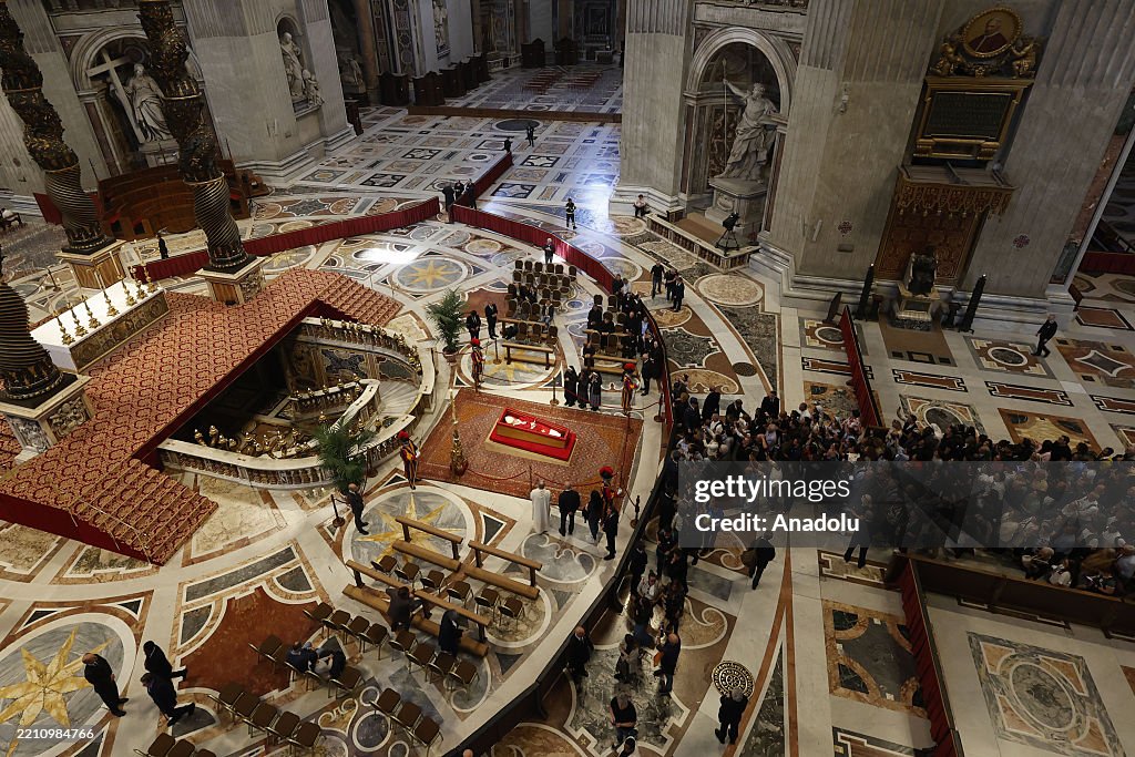 The body of Pope Francis transferred in St. Peter's Basilica to be honored by the faithful